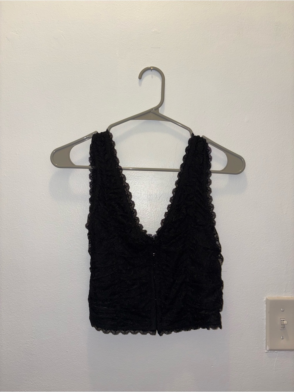 Black Lace V‑Neck Cropped Tank